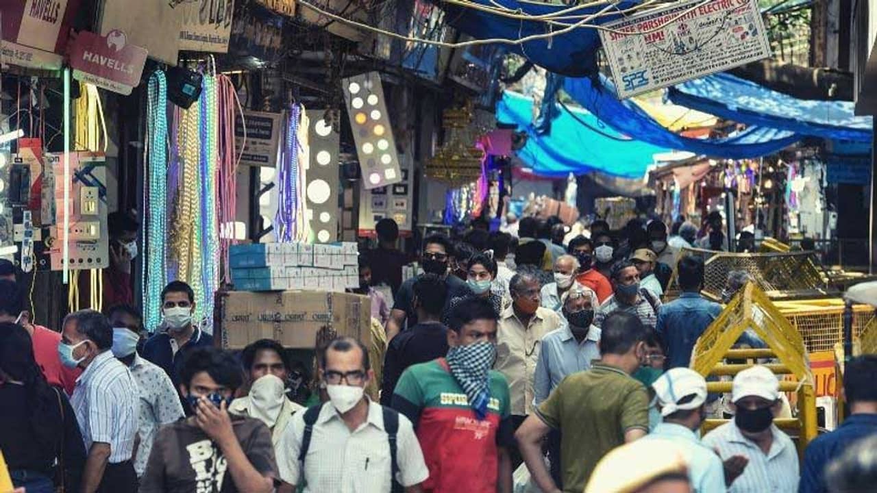 কোভিড বিধিভঙ্গই ডেকে আনবে তৃতীয় ঢেউ, কেন্দ্র ও রাজ্য সরকারকে নোটিস দিল্লি হাইকোর্টের