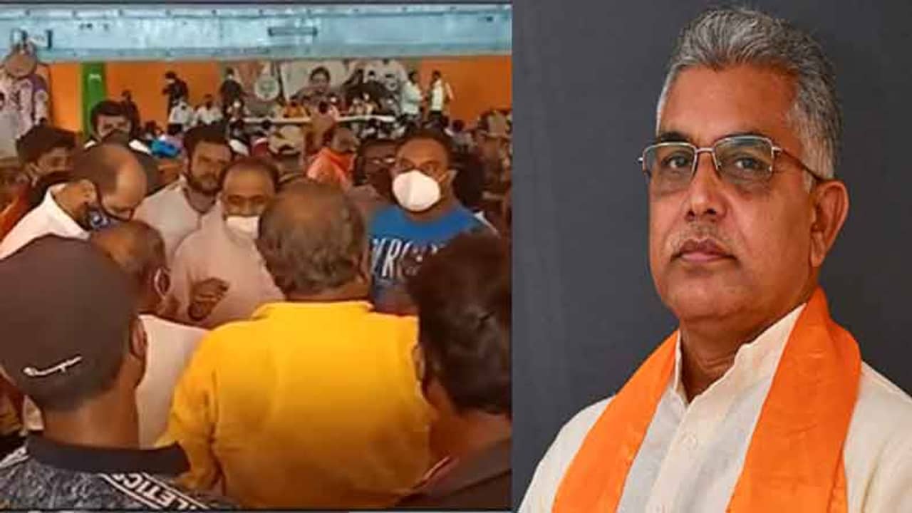 ঘরছাড়াদের সঙ্গে কথা না বলে ভিতরে বৈঠক?, ফের দিলীপ ঘোষকে ঘিরে তুমুল বিক্ষোভ