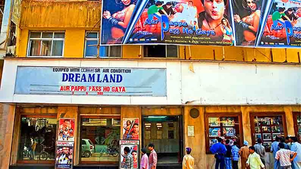 মিত্রার মতো আরও এক সিনেমাহল গুঁড়িয়ে তৈরি হচ্ছে ঝাঁ চকচকে শপিং মল