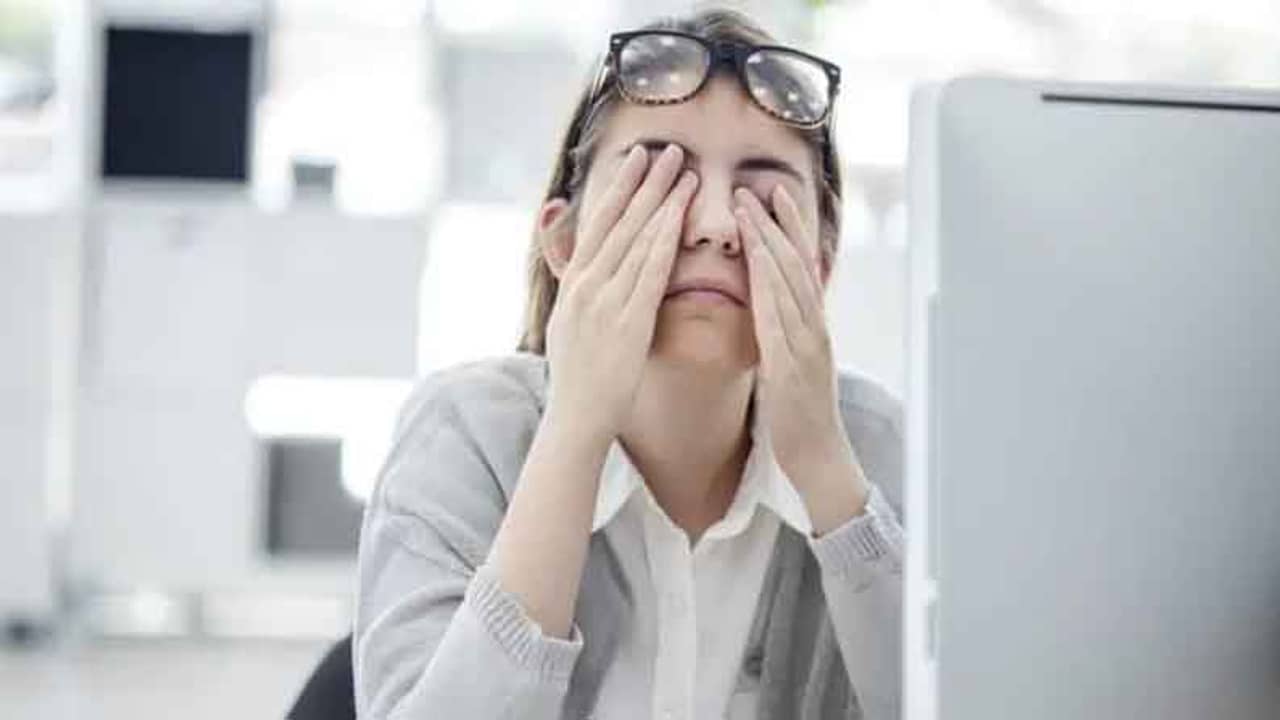 ওয়ার্ক ফ্রম হোমে বাড়ছে স্ক্রিন টাইম, কীভাবে চোখ ভাল রাখবেন?