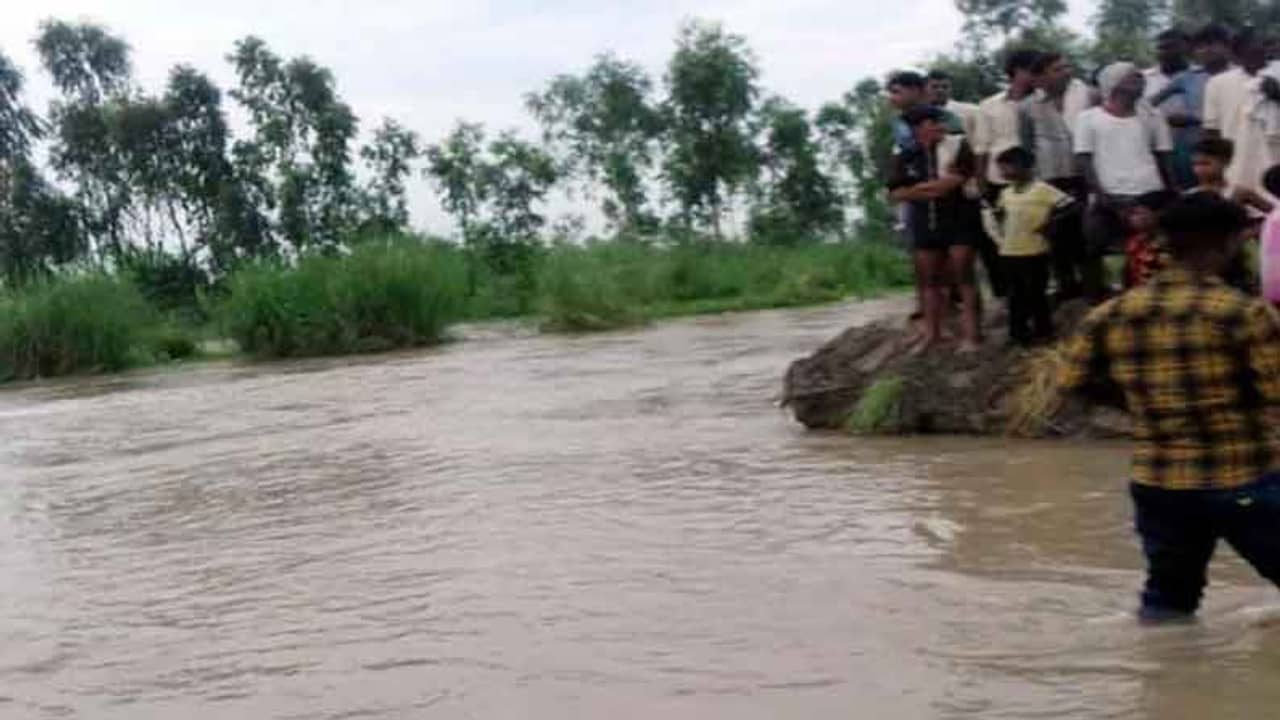 মর্মান্তিক পরিণতি! জমি থেকে ধান নিয়ে ফেরার পথে জমা জলে ডুবে মৃত্যু কৃষকের