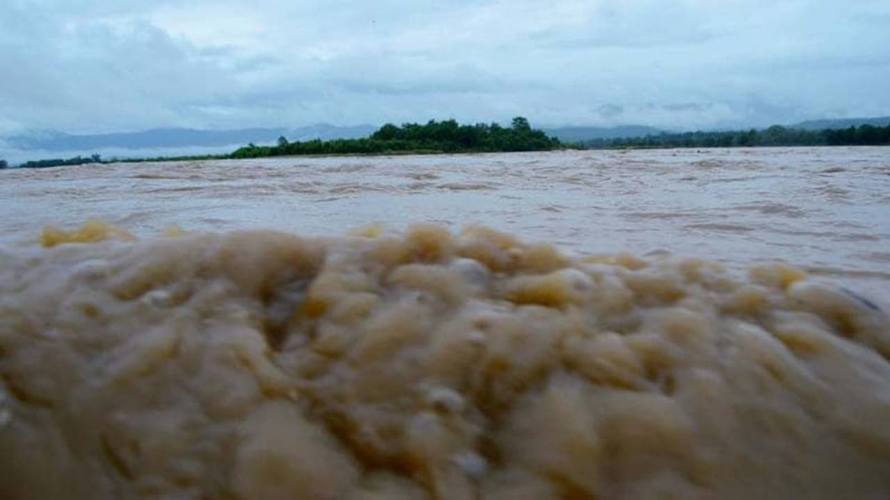 ফের ভরা কোটাল, আজ দুপুরেই গঙ্গার জলস্তর ছাড়াবে ১৮ ফুট