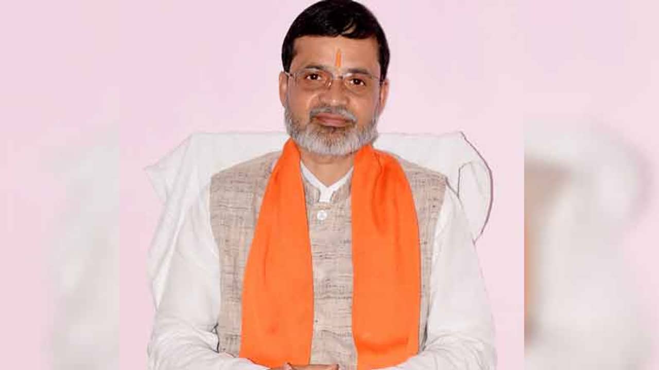 সাংসদের দাবি বঙ্গভঙ্গ, দল ছেড়ে তৃণমূলের পথে আলিপুরদুয়ারের বিজেপি জেলা সভাপতি গঙ্গাপ্রসাদ শর্মা