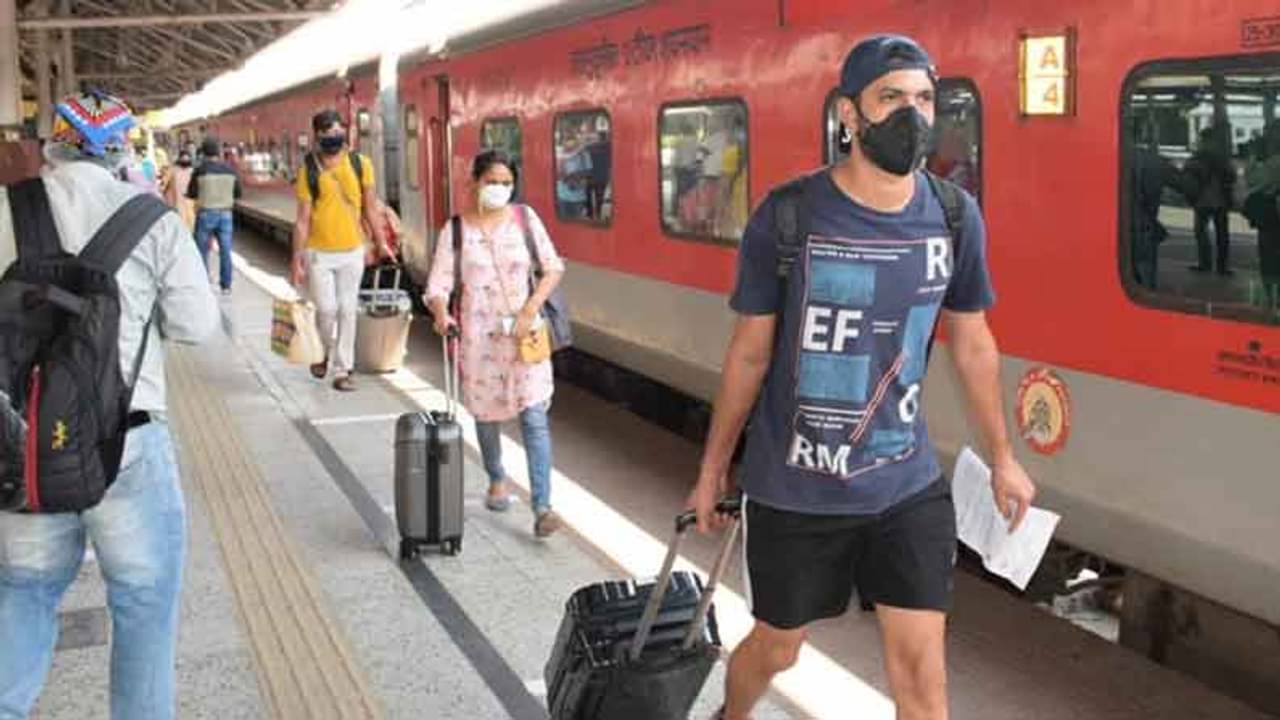 Bharat Darshan: খুব কম খরচেই দর্শন করতে পারবেন সাত জ্যোতির্লিঙ্গ, বিশেষ ট্রেন আইআরসিটিসির