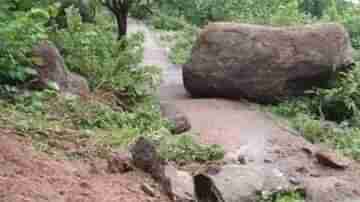 প্রবল বৃষ্টিতে ধস নামল হীরক রাজার দেশে, জয়চণ্ডী পাহাড় থেকে গড়িয়ে এল পাথর