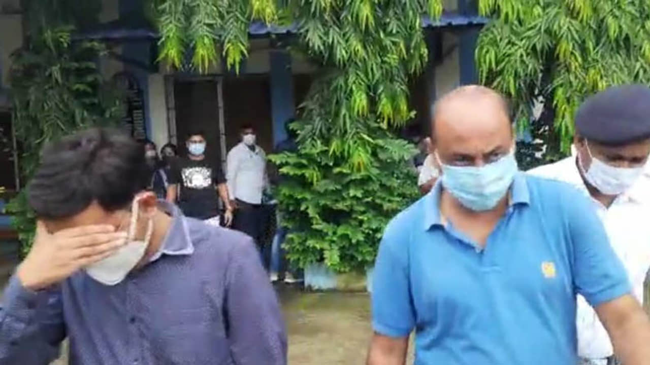 নীলবাতি গাড়ি থেকে নেমে আইবি অফিসার পরিচয়, বলিউডি কায়দায় অপহরণ ব্যবসায়ীকে