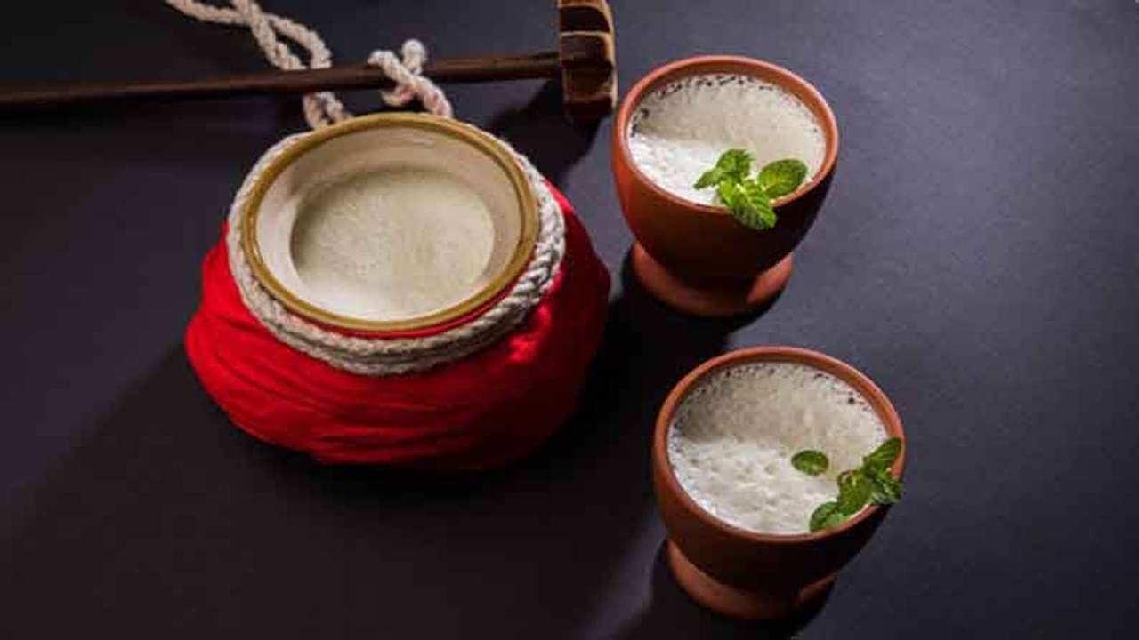 গরমে কেন খাবেন লস্যি? জেনে নিন এই পানীয়ের বিভিন্ন গুণ