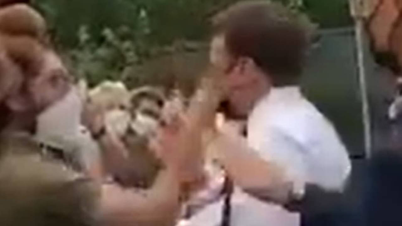 হাত মেলাতে যেতেই প্রেসিডেন্টের গালে সপাটে চড়, গ্রেফতার দুই