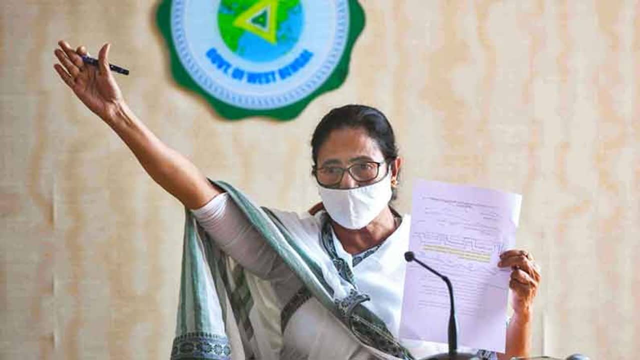 জলের নামে জলে চলে যাচ্ছে টাকা, কাজ কোথায়? নবান্নে ধমক মমতার