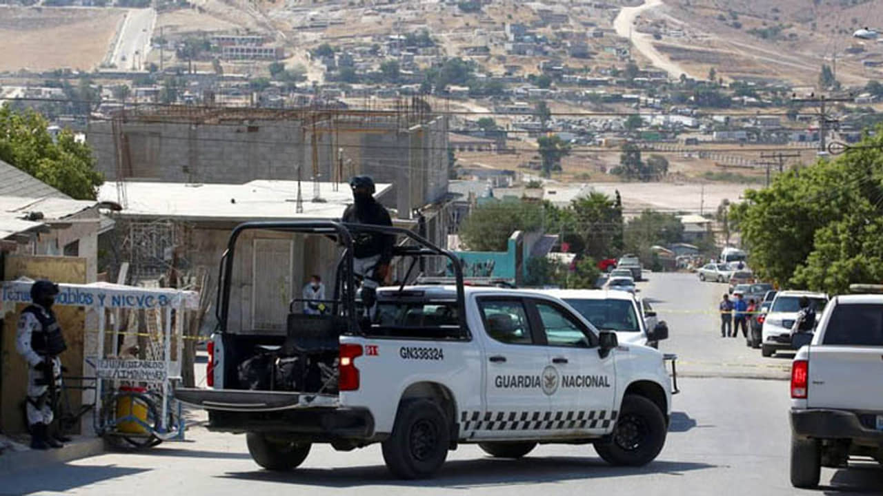 ভয়ঙ্কর ঘটনা, ভোটের বুথের কাছে ছুড়ে ফেলা হল ধড়হীন মাথা