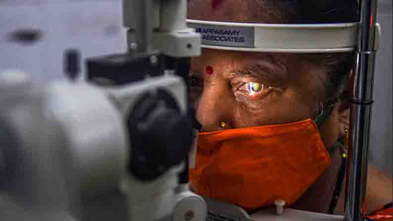 করোনা-মুক্ত হওয়ার পরও কেন মৃত্যু? কোথায় বাসা বাঁধছে মিউকরমাইকোসিস? উত্তর জানতে অনুমোদন অটোপ্সিতে