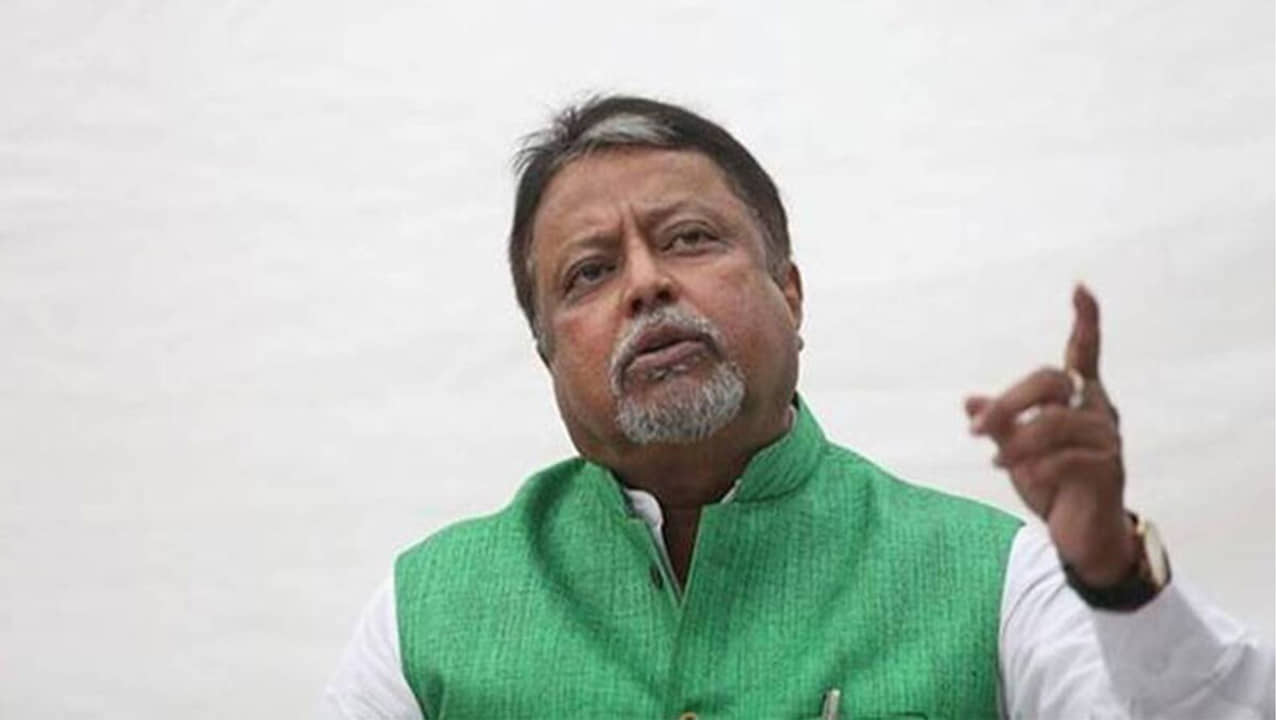 একমো সাপোর্টেও অতি সঙ্কটজনক স্ত্রী, ফুসফুসদাতা খুঁজছেন মুকুল রায়