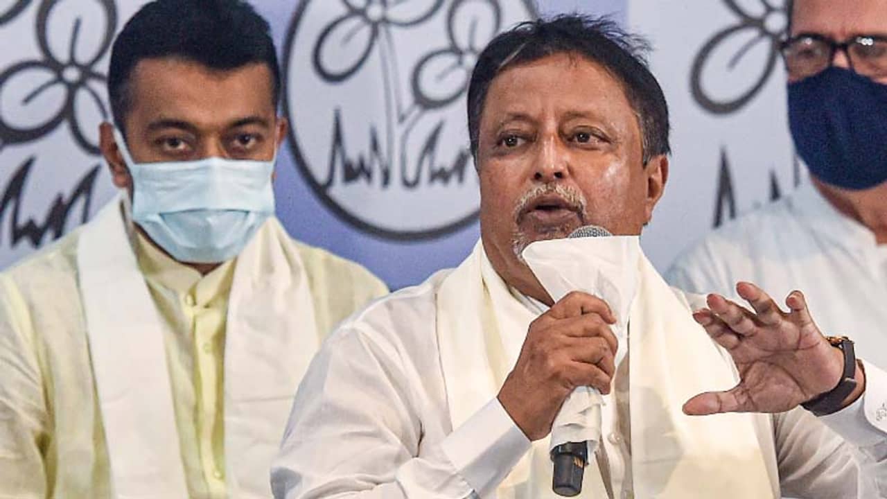 এজেন্সি-কে এড়াতে আটঘাট বেঁধেই তৃণমূলে মুকুল?