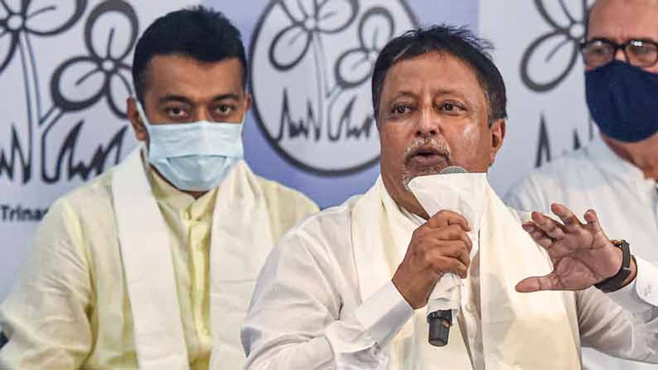 Mukul Roy: নিজের বিবেককে প্রশ্ন করেছেন কোনওদিন? এবার সরাসরি হাজার হাজার মানুষের শ্লেষের সম্মুখীন মুকুল