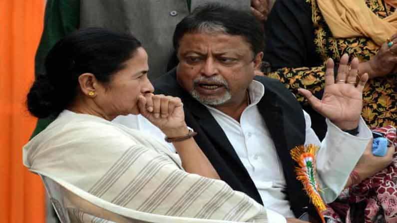 মহাপঞ্চমীর এক সকালে বলেছিলেন 'তৃণমূল ছাড়ছি'! আজ বাদলবেলায় তৃণমূল ভবনে সেই মুকুল রায় মহাপঞ্চমীর এক সকালে বলেছিলেন 'তৃণমূল ছাড়ছি'! আজ বাদলবেলায় তৃণমূল ভবনে সেই মুকুল রায়