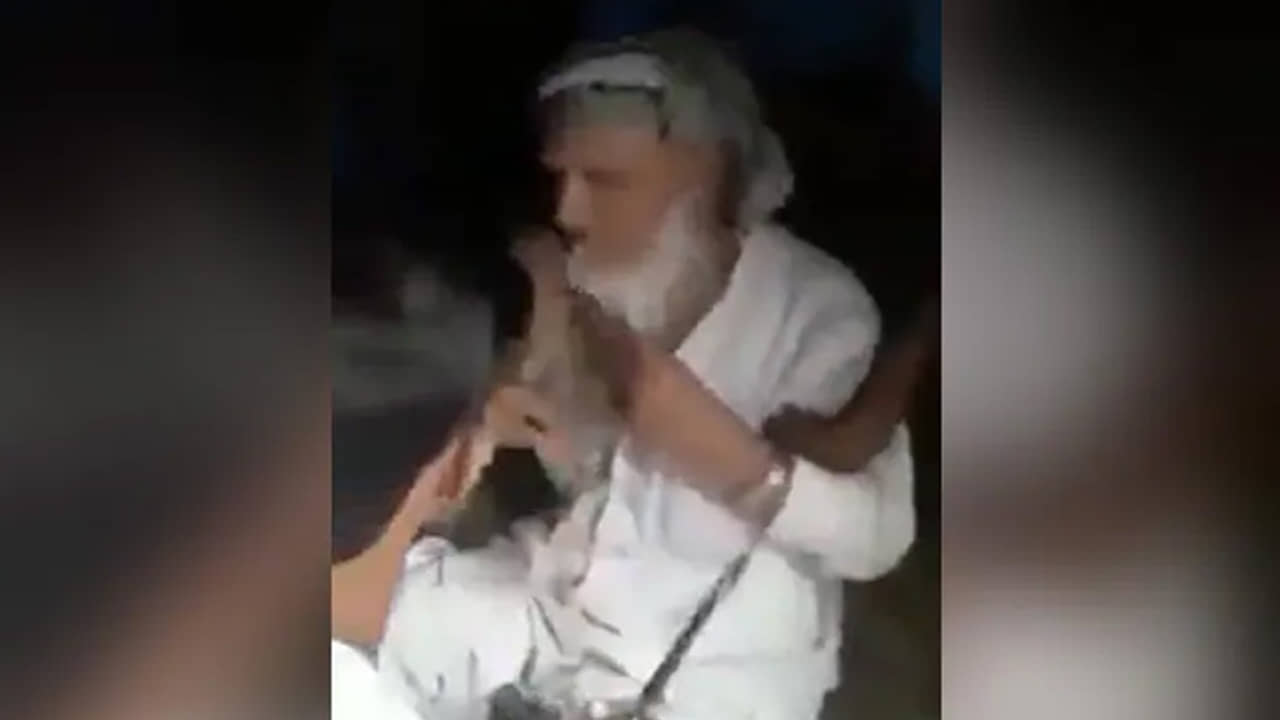 মসজিদে যাওয়ার পথে জঙ্গলে টেনে এনে মার বৃদ্ধকে, পাকিস্তানি চর বলে কেটে দেওয়া হল দাড়ি