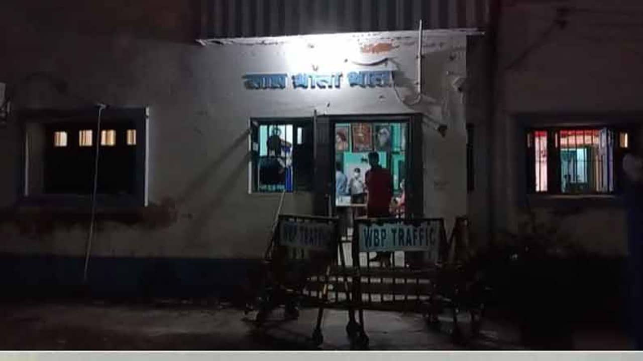 ফেসবুক খুলতেই মোবাইল স্ক্রিনে ভেসে উঠল নিজের অশ্লীল ছবি! হতবাক যুবতী