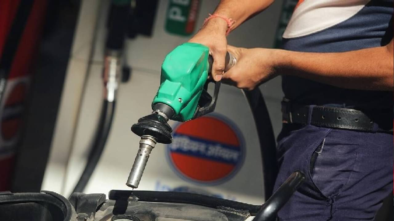 সর্বোচ্চ ১০৯ টাকা ৬৭ পয়সা, লাফিয়ে বাড়ছে পেট্রলের দাম