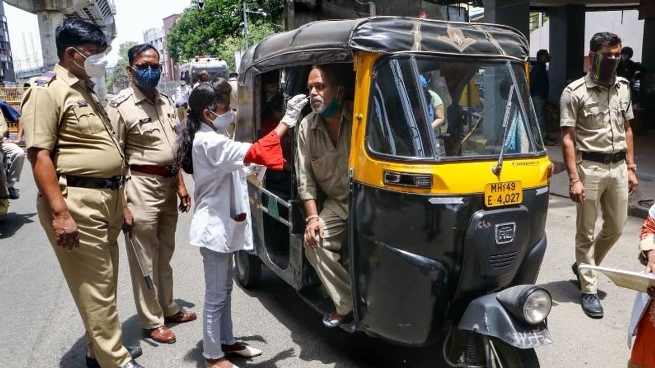 করোনার দ্বিতীয় ঢেউয়ে উত্তরাখণ্ডে আক্রান্ত প্রায় ৩ হাজার পুলিশকর্মী, ৯৩ শতাংশই নিয়েছিলেন ভ্যাকসিনের দুটি ডোজ়!