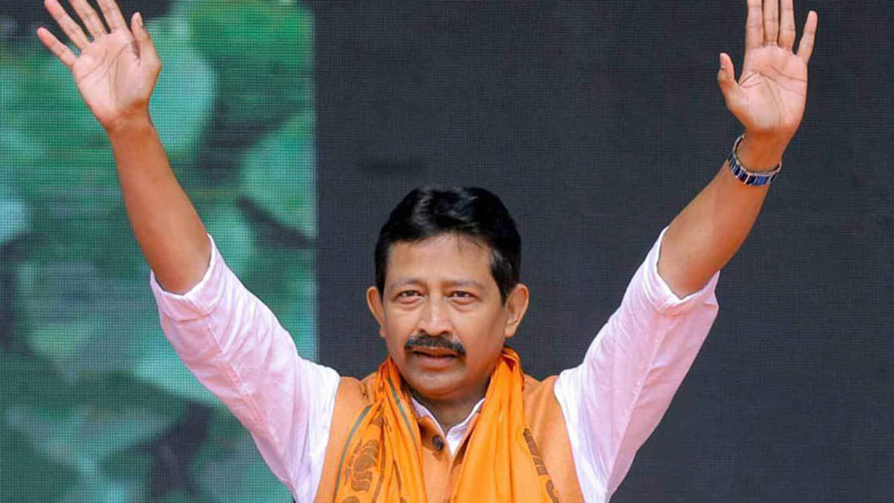 বেসুরোতেই বিড়ম্বনা! আরও চাপ বাড়ল রাজীবের