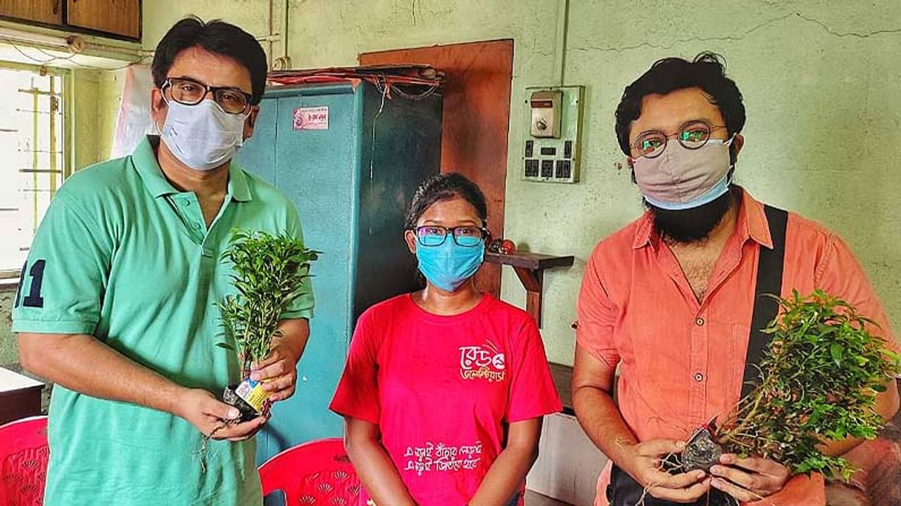 রক্তসংকট দূর করতে রক্তদান শিবির রেড ভলিন্টিয়ার্সদের, স্লোগান উঠল এ লড়াইও বাঁচার লড়াই