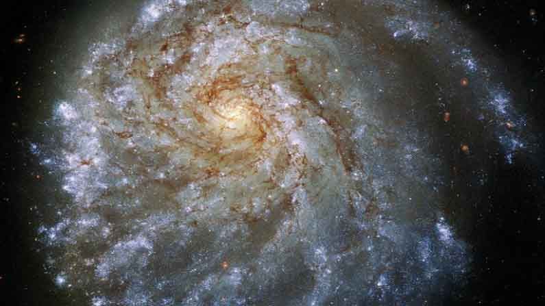 গোলাকার ছায়াপথ! পৃথিবী থেকে ১২০ মিলিয়ন আলোকবর্ষ দূরে রয়েছে স্পাইরাল গ্যালাক্সি NGC 2276