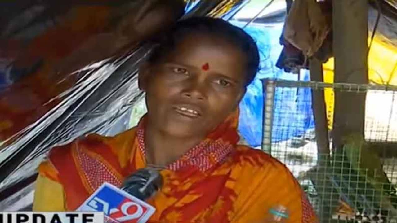 বাঁধ ভেঙে ভাসিয়েছে গ্রাম, সেই ভাঙা বাঁধেই ঘর বেঁধেছেন তুষখালির সুবলারা