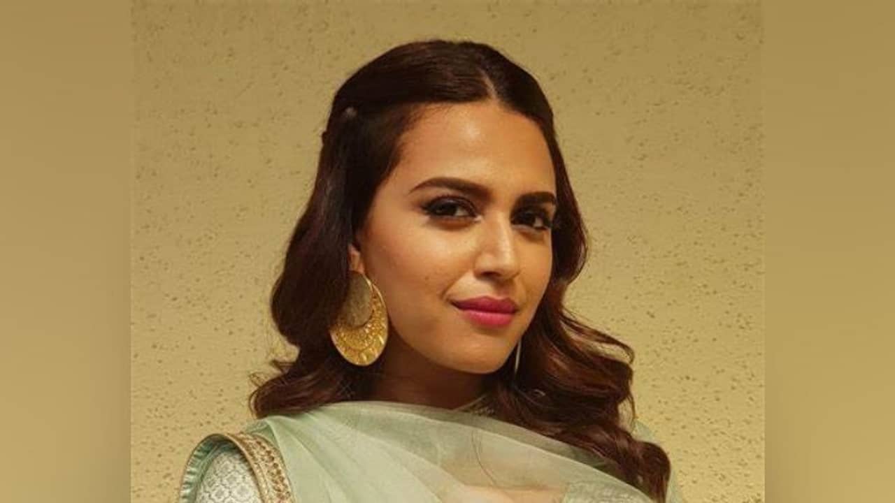 গাজিয়াবাদ নিগ্রহকাণ্ড: বলি অভিনেত্রী স্বরা ভাস্করের বিরুদ্ধেও উঠল ঘৃণা ছড়ানোর অভিযোগ