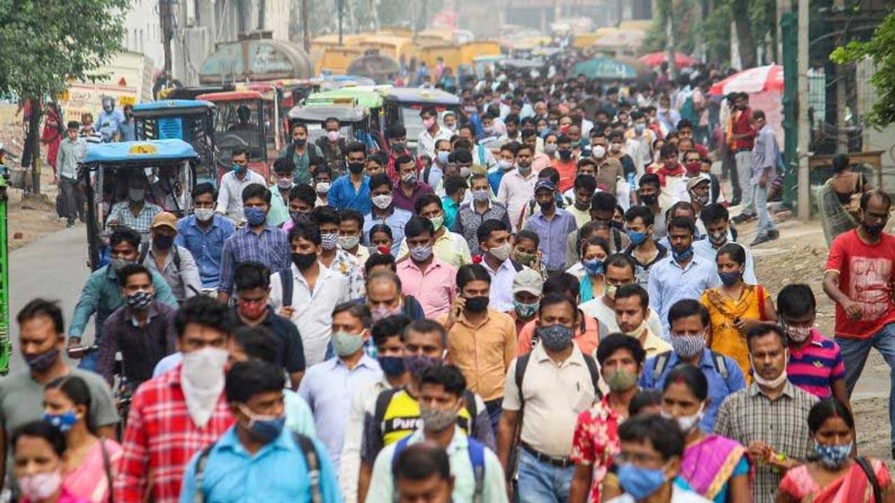 তাড়াহুড়ো নয়, তিন শর্ত পূরণ হলেই আনলক পর্ব শুরুর পরামর্শ আইসিএমআরের প্রধানের