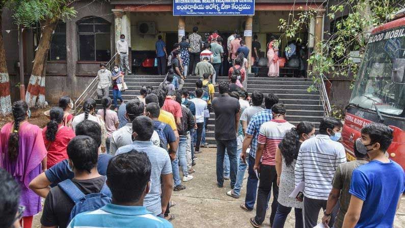 সর্দিকাশিতেই সীমাবদ্ধ থাকবে করোনার তৃতীয় ঢেউ! মানতে হবে টিকাকরণের ৭টি নিয়ম