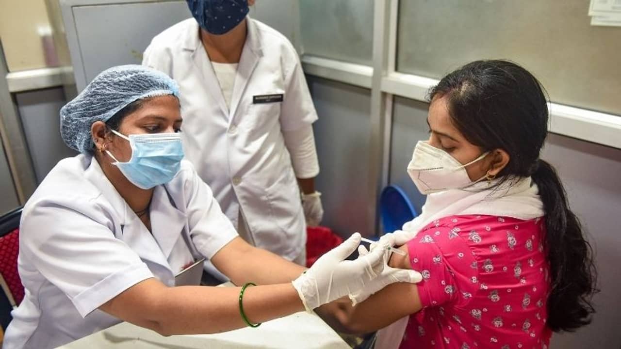 যোগ দিবসেই শুরু হচ্ছে টিকাকরণ মহা অভিযান, একদিনেই ১০ লক্ষ মানুষের টিকাকরণের লক্ষ্য শিবরাজ সরকারের