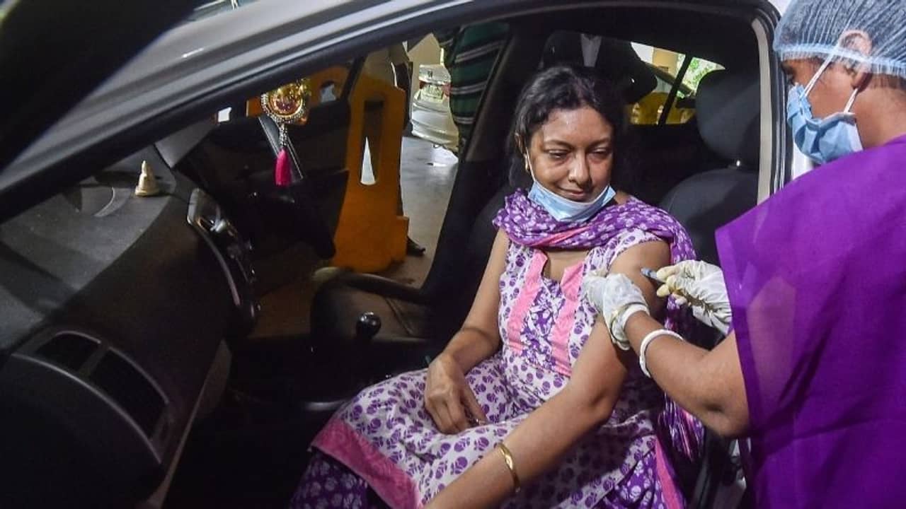 ভিত্তিহীন অভিযোগ, টিকাকরণ নীতি ঘিরে বিতর্ক থামাতেই ফের সাফাই কেন্দ্রের