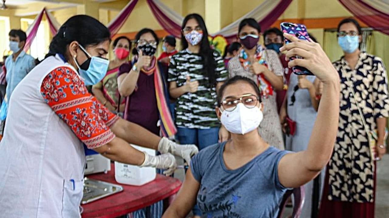 পরিকল্পনামাফিক টিকা না দিলে রূপ বদলাবে করোনা, প্রধানমন্ত্রীকে দেওয়া হল সতর্কবার্তা