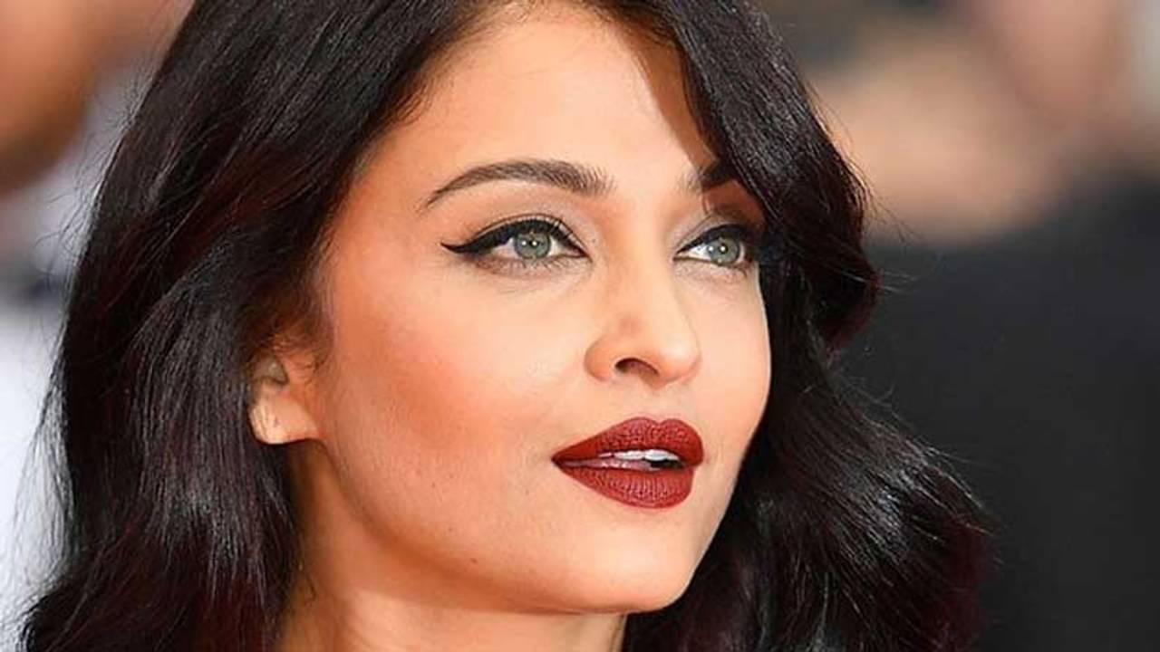 উজ্জ্বল ত্বকের জন্য কোন ফেস মাস্ক ব্যবহার করেন, ফাঁস করলেন ঐশ্বর্যা!