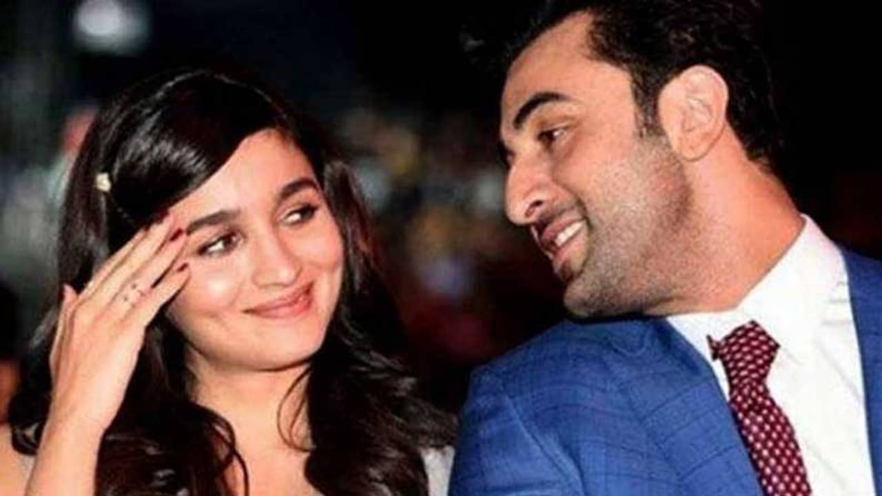 প্রেমিক রণবীরের কোন জিনিস সব সময় নিজের কাছে রাখেন আলিয়া?