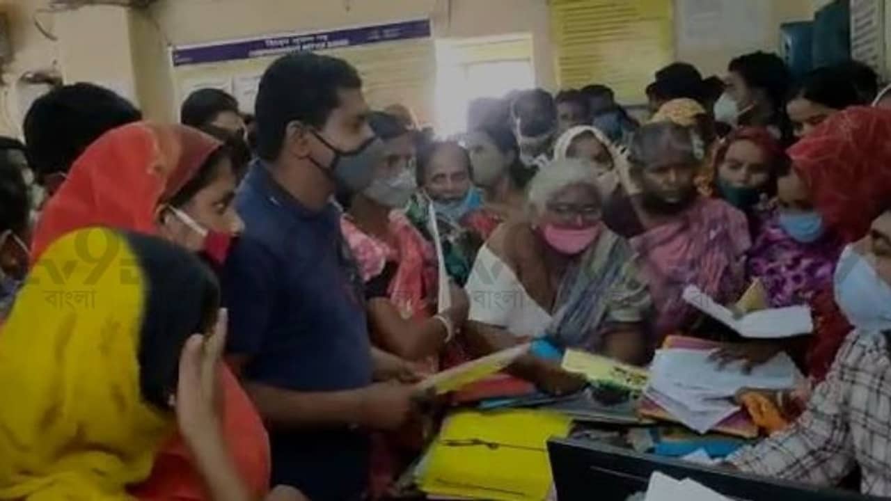 সুদ সমেত টাকা ফেরত দিন, কোটি টাকার আর্থিক প্রতারণা রাষ্ট্রায়ত্ত ব্যাঙ্কের সিএসপি শাখায়!