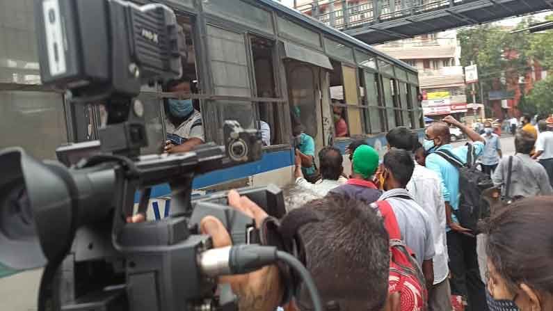 আদৌ বাড়ানো হবে ভাড়া? আজ বাস মালিক সংগঠনের কর্তাদের সঙ্গে বৈঠকে পরিবহন মন্ত্রী