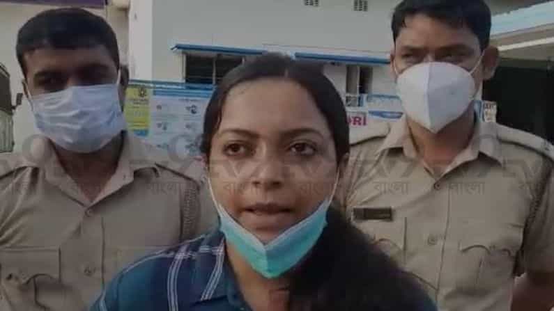 'মহিলা হয়ে ডিউটি! তোমায় দেখে নেব', সরকারি আধিকারিককে 'হেনস্থা',অভিযুক্ত তৃণমূল 'মহিলা হয়ে ডিউটি! তোমায় দেখে নেব', সরকারি আধিকারিককে 'হেনস্থা',অভিযুক্ত তৃণমূল