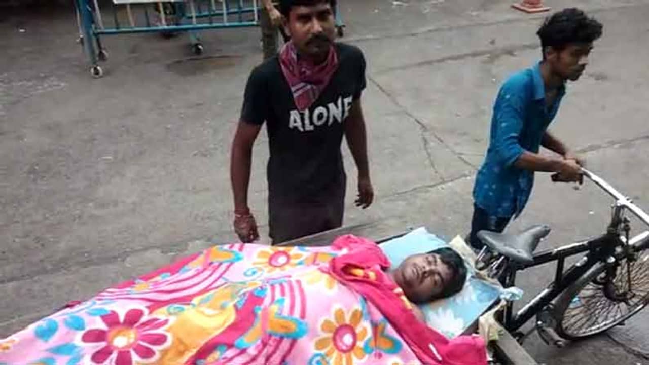 বাড়ির একতলায় জল ঢুকে গিয়েছিল, বিপদ এড়াতে মেইন সুইচ অফ করতে গিয়েছিলেন যুবক! পরিণতি ভয়াবহ