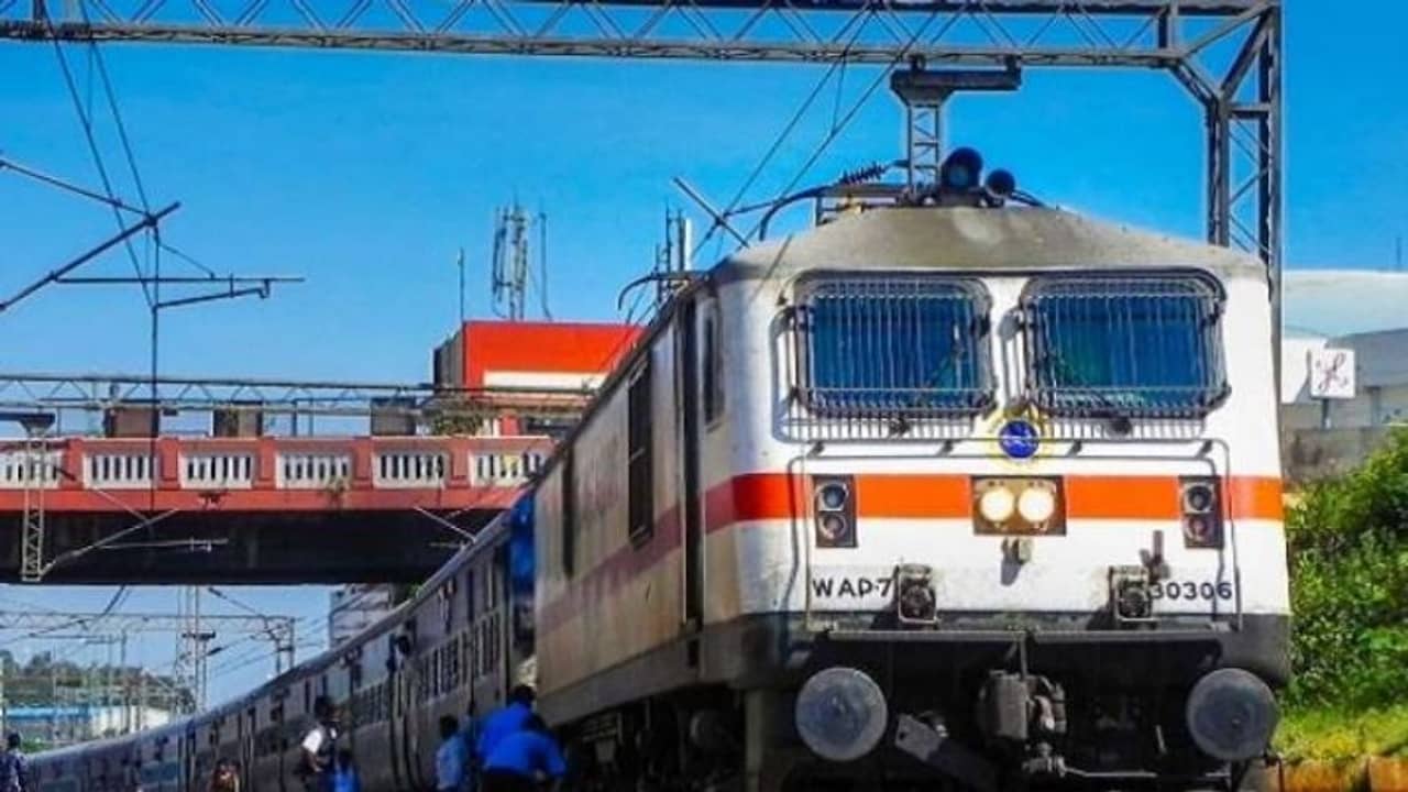 Indian Railways: আপদ ওমিক্রন! সংক্রমণ রুখতে তত্‍পর ভারতীয় রেল, জারি নতুন নির্দেশিকা