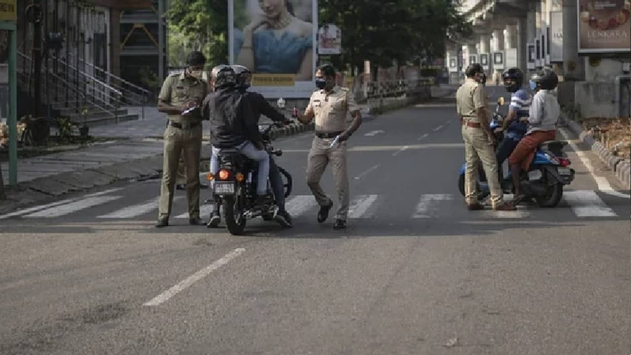 ইদে তুলে নেওয়া হচ্ছে লকডাউন, সামালোচনার মুখে কেরল সরকার