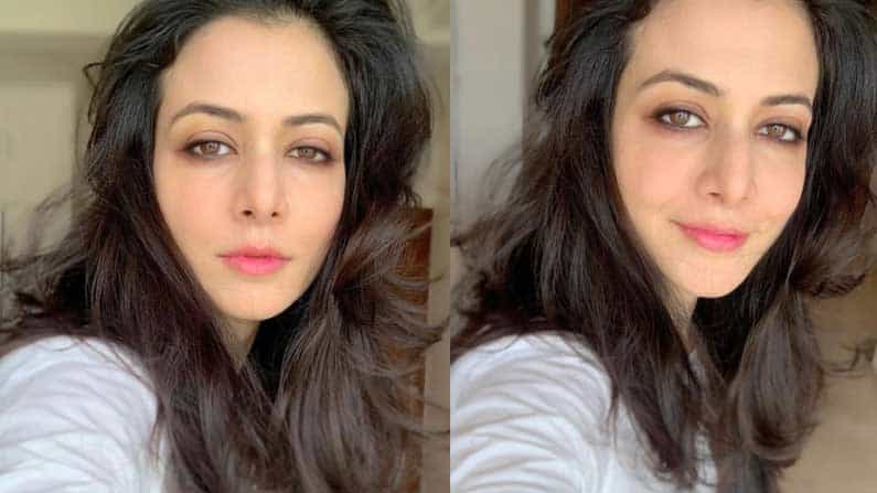 ছেলেকে ছেড়ে এটা কাকে কোলে বসিয়েছেন কোয়েল; ব্যাপারখানা কী? ছেলেকে ছেড়ে এটা কাকে কোলে বসিয়েছেন কোয়েল; ব্যাপারখানা কী?
