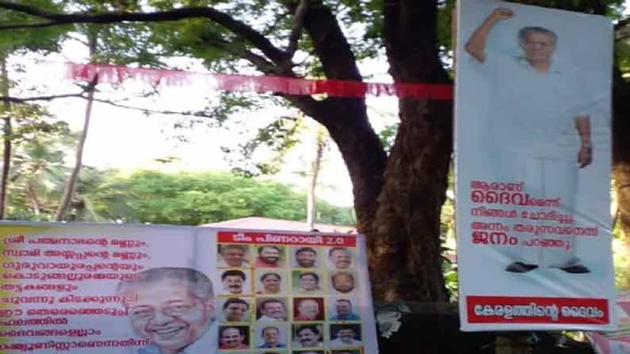 মন্দিরের গায়ে মুখ্যমন্ত্রীর পেল্লাই ফ্লেক্স, কেরলের ঈশ্বর! সিপিএমের পিনারাই-পোস্টারে জোরাল বিতর্ক