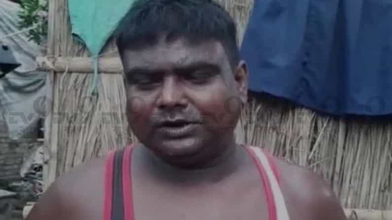 প্রধানমন্ত্রী আবাস যোজনার টাকায় গৃহনির্মাণ তৃণমূল নেতার! প্রতিবাদ দলের সতীর্থদের প্রধানমন্ত্রী আবাস যোজনার টাকায় গৃহনির্মাণ তৃণমূল নেতার! প্রতিবাদ দলের সতীর্থদের