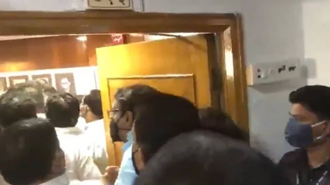 কার্যকরী স্পিকারকে গালিগালাজের অভিযোগ, বরখাস্ত বিজেপির ১২ বিধায়ক