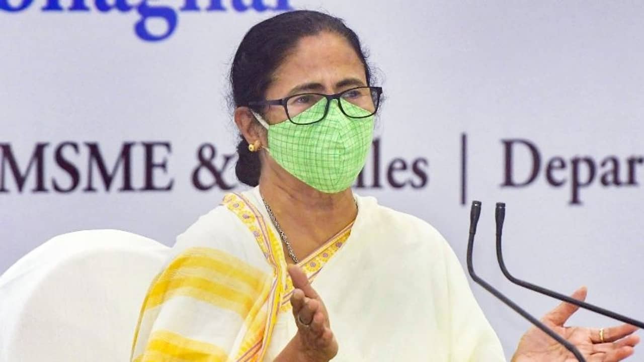 শর্তপূরণ করতে পারলেই বাংলার সব মহিলারাই লক্ষ্মী, নবান্নে বড় ঘোষণার মমতার