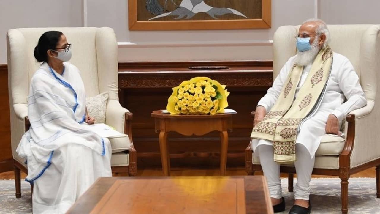 বৃষ্টিভেজা দিল্লিতে মোদী-মমতার ২৫ মিনিটের বৈঠক, দুটি দাবি জানালেন মুখ্যমন্ত্রী