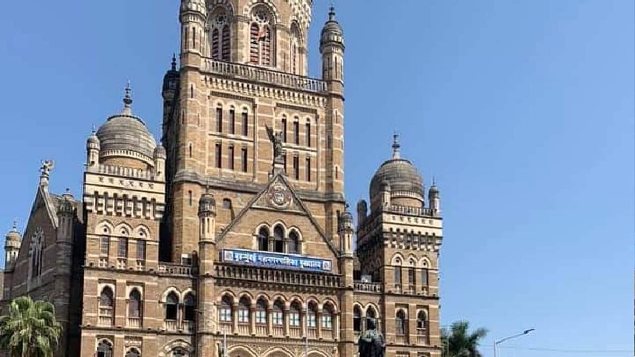 বৃহন্মুম্বইয়ে বেতন জালিয়াতি, একজনের টাকা পাচ্ছেন দুজন