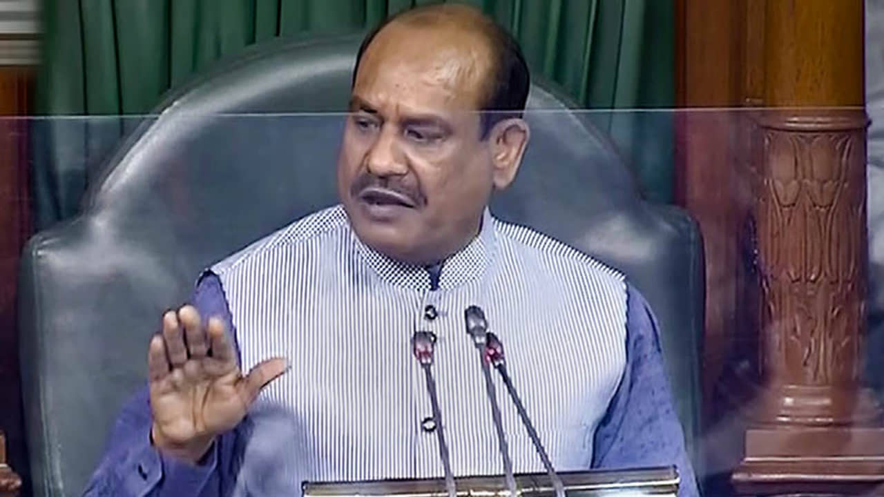 আপনারা কয়েক লক্ষ মানুষের প্রতিনিধি, কাগজ ছোড়ার ঘটনা অত্যন্ত দুঃখজনক: ওম বিড়লা