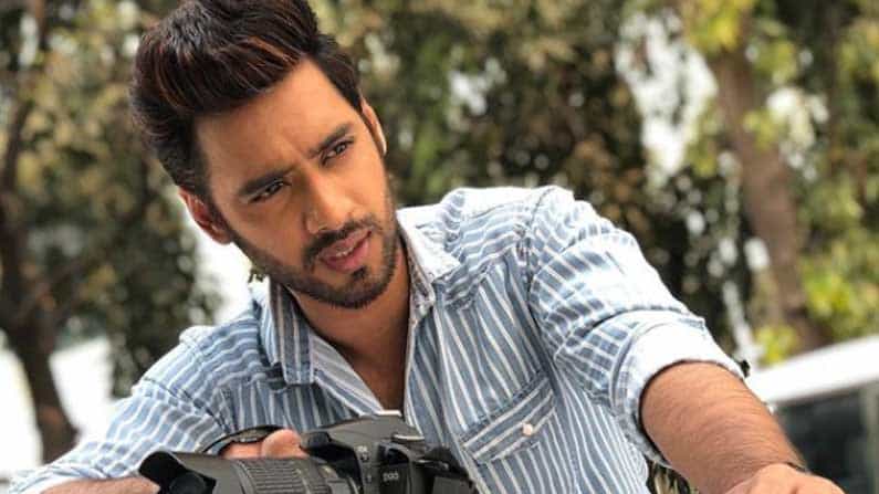 গ্যারেজে শুটিং, বাস্তব থেকে অনুপ্রেরণা নিয়ে নিজেকে তৈরি করছেন রিজওয়ান গ্যারেজে শুটিং, বাস্তব থেকে অনুপ্রেরণা নিয়ে নিজেকে তৈরি করছেন রিজওয়ান